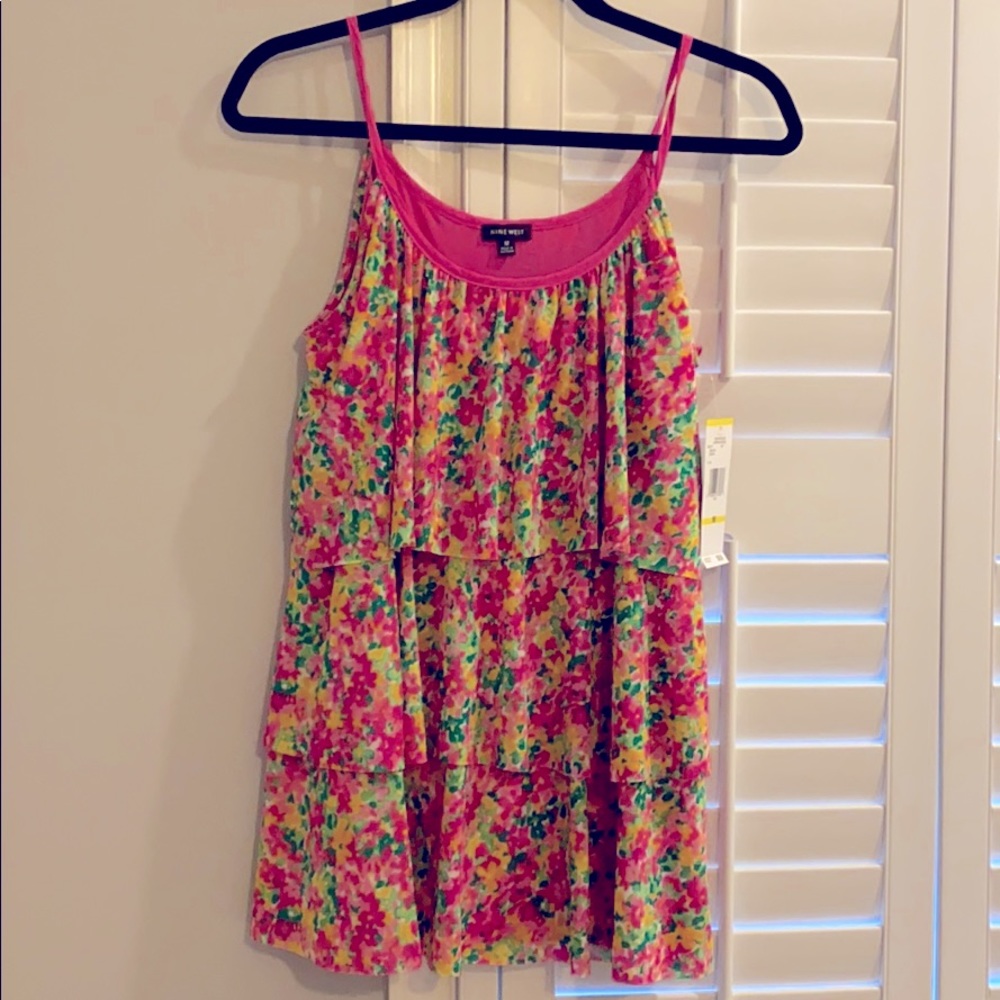 Nine West NWT ruffled flowy top size medium